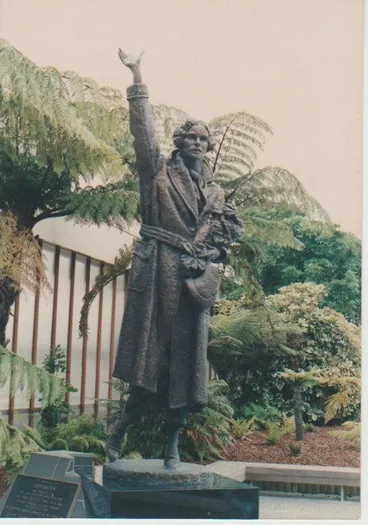 Image: Statue of Jean Batten