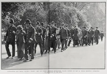 Suffragette raid which proved a fiasco, with men and women arrested outside Buckingham Palace, London, 21 May 1914 while riotously attempting to petition the King Image: Suffragette raid which proved a fiasco, with men and women arrested outside Buckingham Palace, London, 21 May 1914 while riotously attempting to petition the King