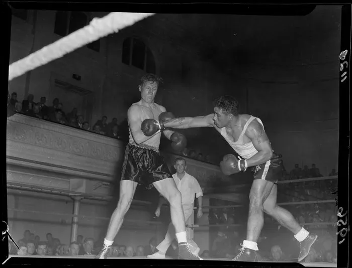 Charlie Beaton vs Johnny Halafihi boxing match