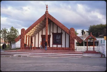 Image: Tamatekapua meeting house and memorial bell, Ōhinemutu