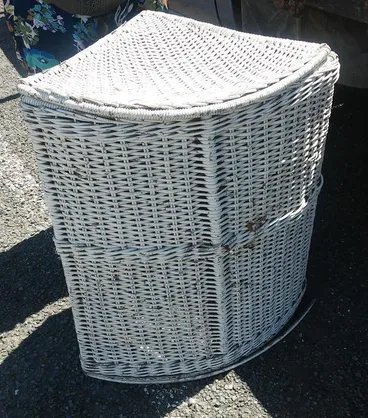 Image: Basket: one wickerwork laundry basket with hinged lid. Painted white.