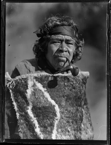 Image: Portrait of Maori kuia Marutuna of Orakei Korako smoking a pipe and wearing a traditional feather cloak