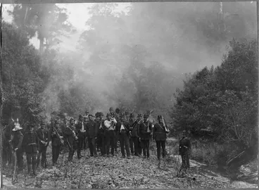 Image: Police party before raid on Maungapohatu