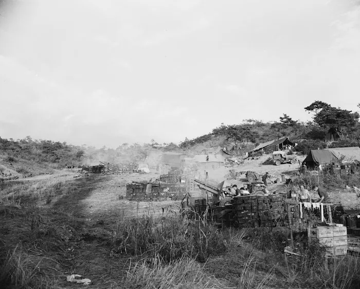 25 pounders of 162 Battery, 16th NZ Field Regiment, in action in Korea
