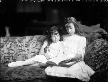 Image: Portrait of Violet and Margaret A'Deane