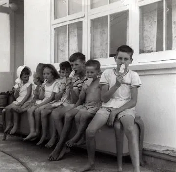 Group of children eating iceblocks