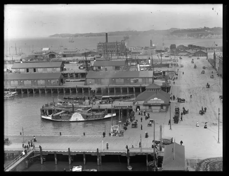 Auckland wharves, Quay Street East, 1905