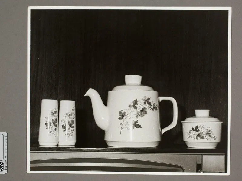 Photograph - small display of crockery in Vintage pattern