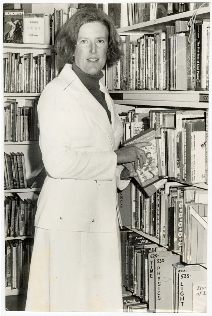 Margaret Mahy in a library