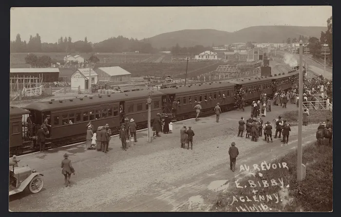 Train at Waipawa railway station, Hawke's Bay, carrying men departing for service in World War I
