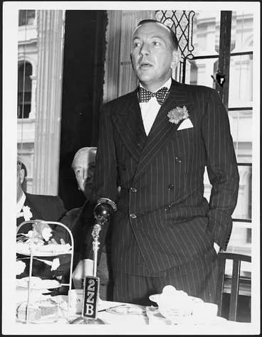 Image: Noel Coward at the Travel Club, Wellington