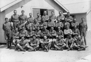 Image: Guards on Somes Island during World War 1