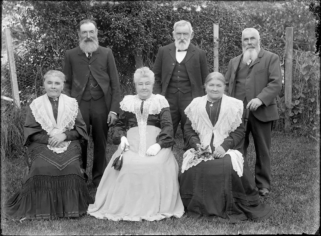 Six Comte de Paris settlers