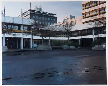 Image: Garden Place, Hamilton, 21.06.2003, 7.44