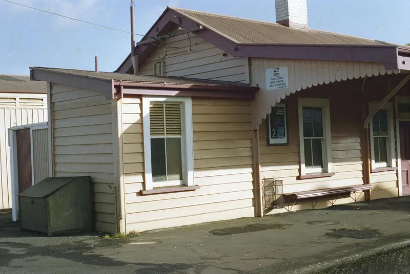 Photograph of Avondale railway station