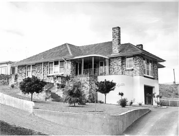 Image: Huntly Brick Co Ltd: 1957 brick & tile house, River Rd, Hamilton, Waikato; Owner - J F Parker; Builder - J F Parker; Architect - J F Parker (owner);