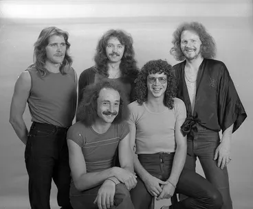 'Cruze', Band Image: 'Cruze', Band