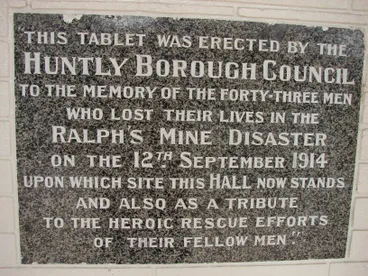 Image: Ralph's Mine disaster, plaque, Huntly, 2014