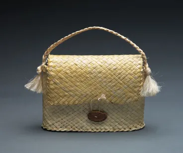 Image: Kete (bag)