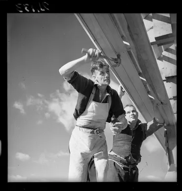 Image: Carpenters building flats for munitions workers, Woburn, Lower Hutt