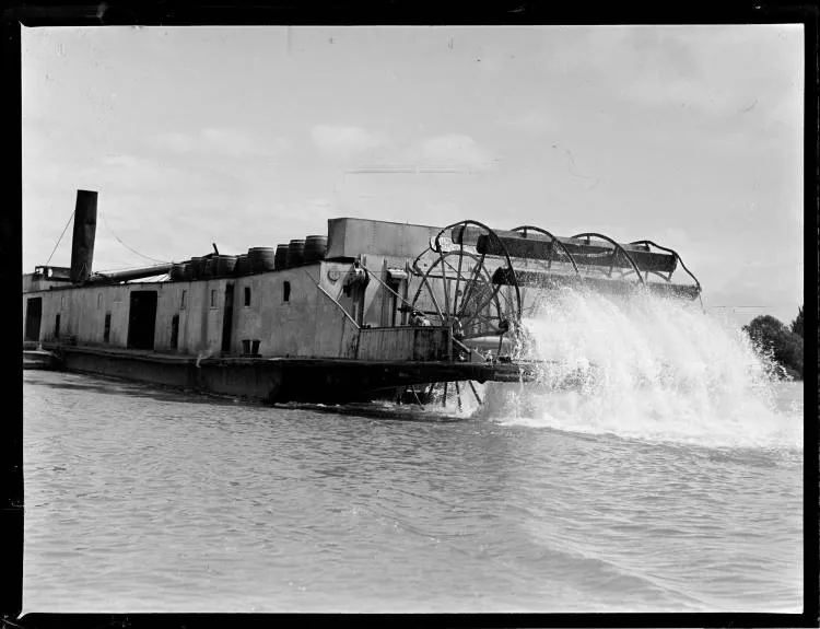 PS Rawhiti II on the Waikato River