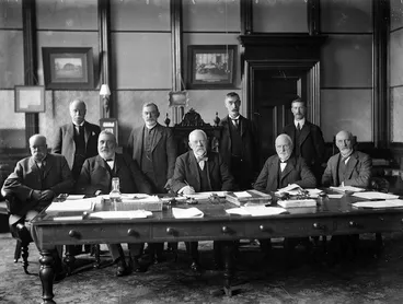 Image: Bank of New Zealand officials, including Harold Beauchamp