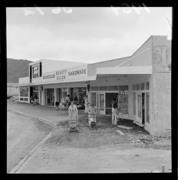 Image: New block of shops at Wainuiomata, Lower Hutt City