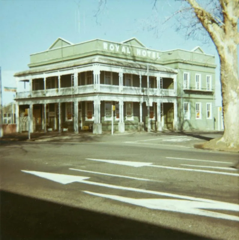 Royal Hotel, Hamilton East.