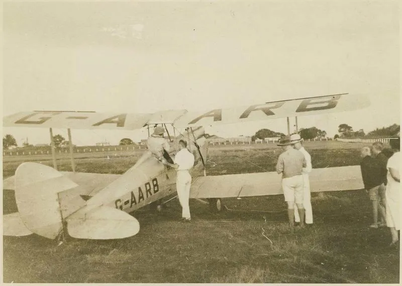 DH.60 Gipsy Moth, Jean Batten's aircraft ready for the continuation of flight from Bourke to Sydney
