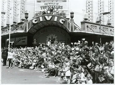 Image: Children line the streets to see Farmers Christmas Parade in Auckland, 1968