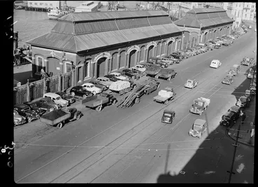 Image: Cars and trucks on Customhouse Quay