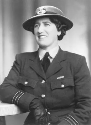 Image: Elsie Carlyon in RNZAF uniform : digital image