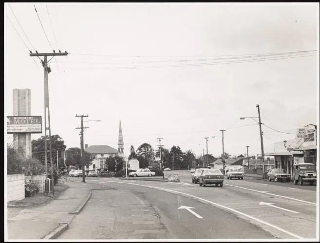 Ōtāhuhu war memorial and Nixon Monument, Ōtāhuhu, 1981