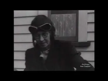 Image: Weekly Review no. 317 (1941)