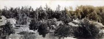 Kiosk and circular tea pavilion, Tauherenikau Racecourse : Photograph