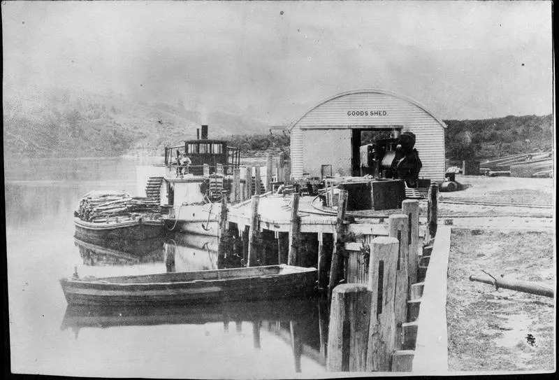 Ngaruawahia Wharf and steamer "Waikato"