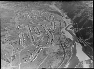 Image: View south over the new suburb of Taita under construction beside the Hutt River, Lower Hutt City, Wellington Region