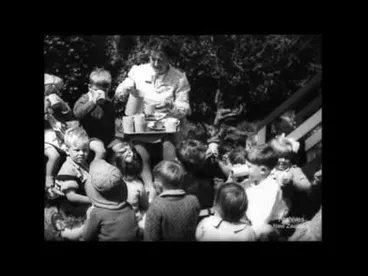 Image: Weekly Review No. 73 (1943)