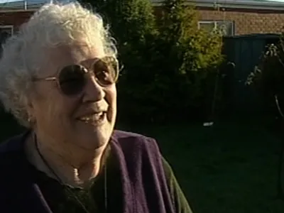 Holmes - Janet Frame