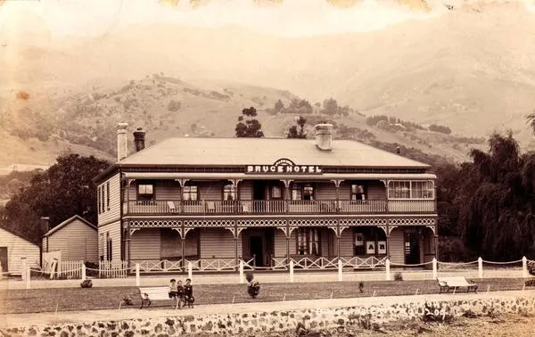 Bruce Hotel on Beach Road in AkaroaJan Shuttleworth collection