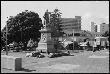 Image: Tents and belongings of Maori land marchers, Parliament Grounds, Wellington