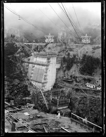 Image: Maraetai Hydroelectric Power Station construction, 1951