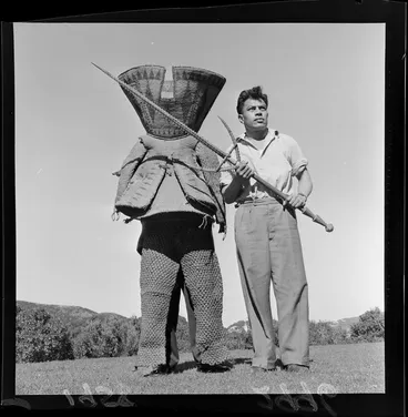 Image: Faaitu Mailei poses with an unidenitified man in Kiribati armour