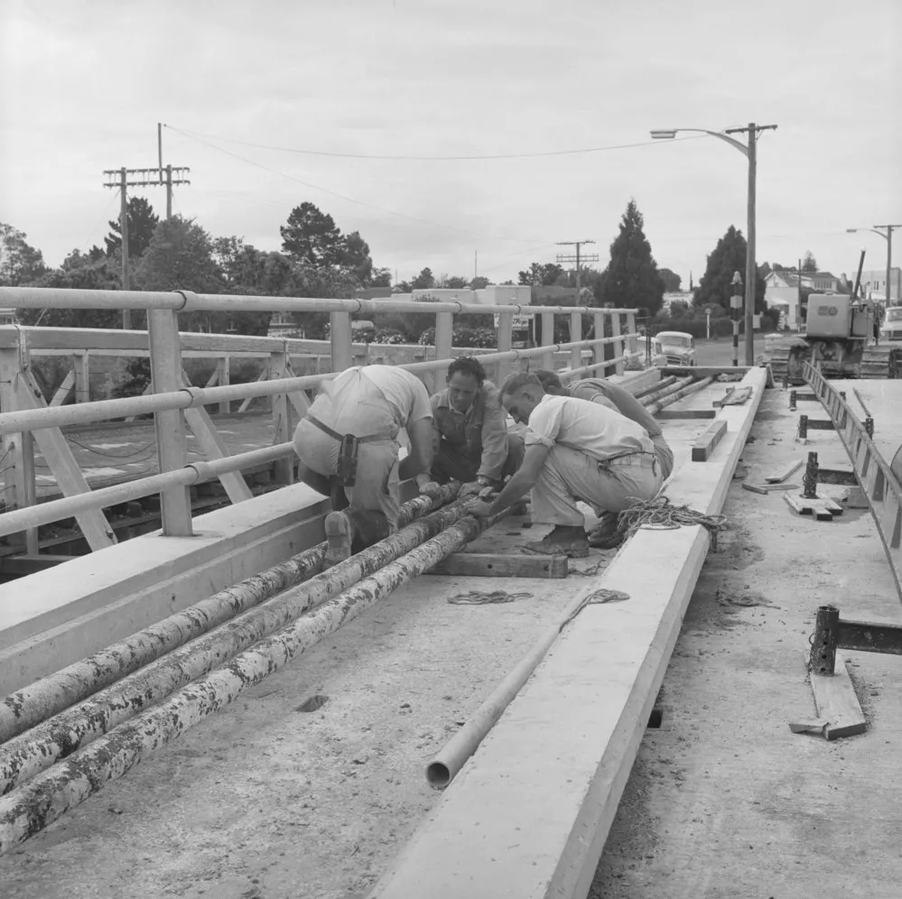 Hairini Bridge, laying pipes for phone cables