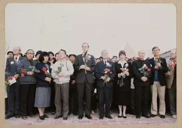 Image: Chinese and New Zealanders at Rewi Alley's funeral, China