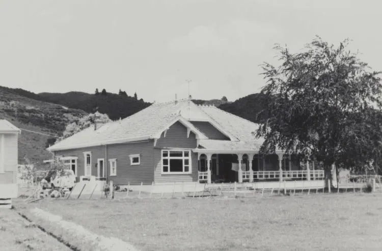Stoddart house, Kawakawa Bay, ca 1980.