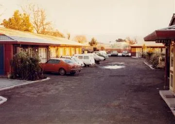 Sunrise at Highwayman Motel, Masterton