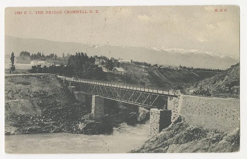 Photographic postcard, The Old Cromwell Bridge