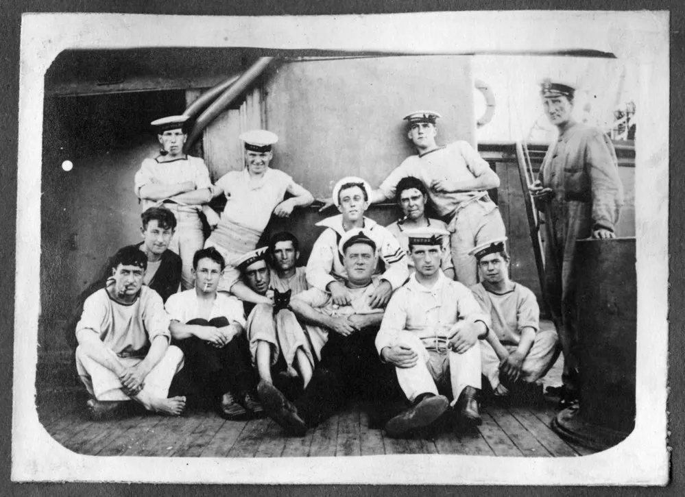 Crew (and ships cat) of Partridge II