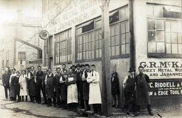 Group outside G.R. McKay's workshop : Photograph